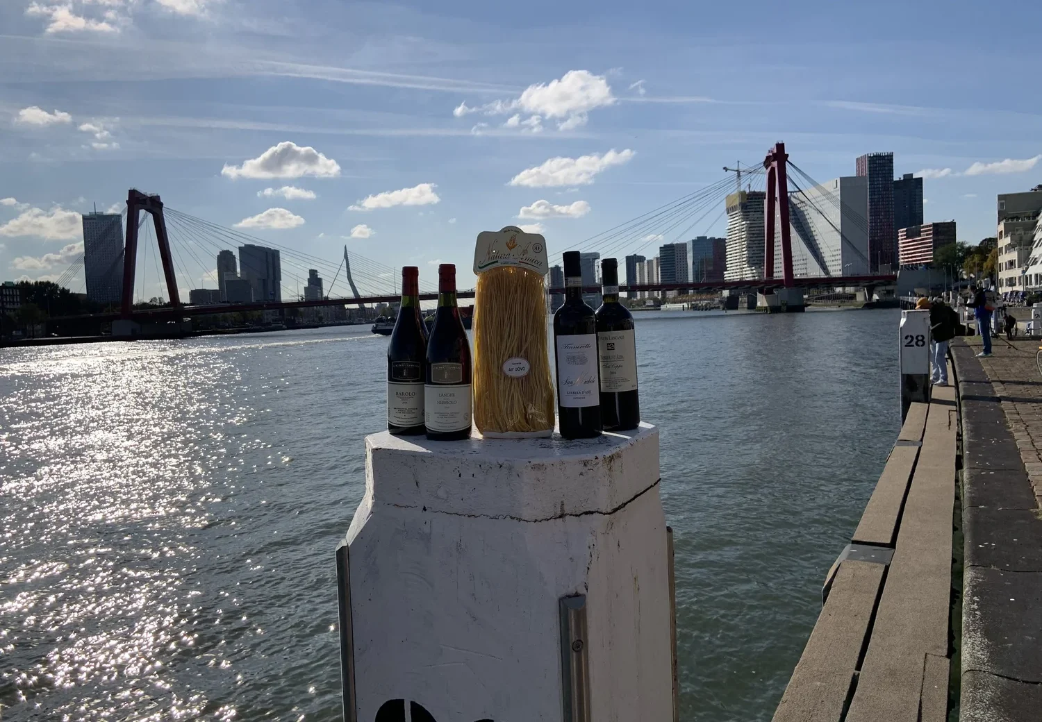 Wijn van Franco Miscia aan de kade in Rotterdam